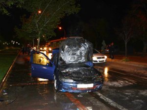 Seyir halindeki otomobil yandı