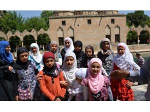 Suriyeli Çocuklar Şanlıurfa'yı Gezdi