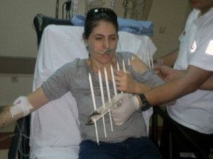 Koluna korkuluk demiri saplandı