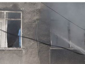 Suriyelilerin binası ateşe verildi