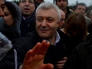 Tuncay Özkan CHP'ye katılıyor