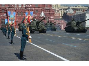 Zafer Bayramı Geçidi Moskova’da Güç Gösterisine Dönüştü
