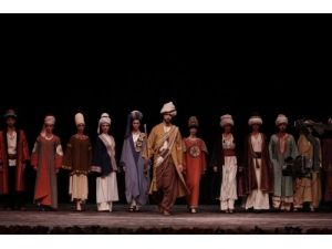 Yunus Emre'nin Kıyafetleri Büyüledi