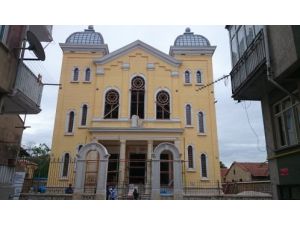Harabe Sinagog İhya Edildi