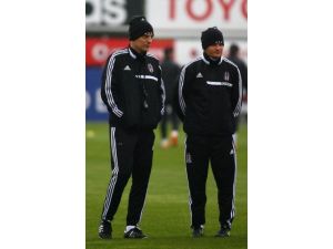 Beşiktaş, Elazığspor Maçı Hazırlıklarını Yağmur Altında Sürdürdü