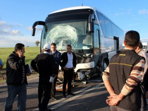 3 araç birbirine girdi: 1ölü, 4 yaralı