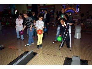 Engelliler, Bowling Oynayarak Stres Attı