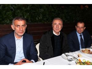 Trabzonspor'da Yönetim, Galatasaray Yönetim Kurulu'na Yemek Verdi