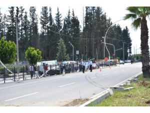 Kontrolden Çıkan Kamyon Bahçeye Girdi: 2 Yaralı