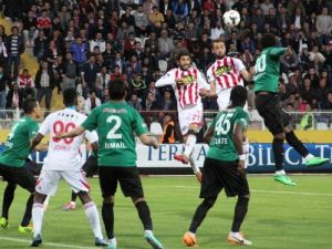 Sivasspor: 0 - Akhisar Belediyespor: 0 (İlk Yarı)