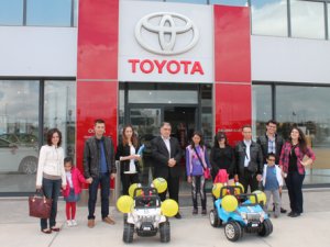Toyota'dan mini akülü otomobil kazandılar