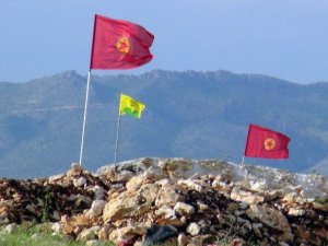 BDP'liler karakol duvarına Öcalan posteri astı!