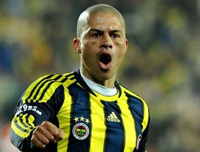 Alex sessizliğini bozdu