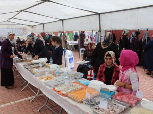 Hacı Hasanbaşı Kur'an Kursu kermes düzenledi