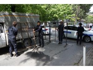 Soma Holding’in Levent’teki Ofisi Önünde Polis Önlemi