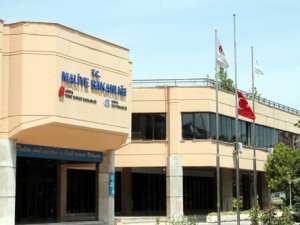 Konya'da bayraklar yarıya indirildi