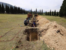 Soma halkı evlatlarını gömüyor!