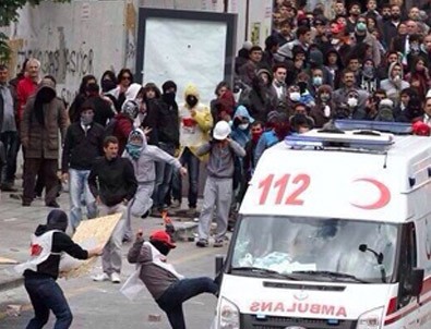 Vandallar yine sokaklarda terör estirdi