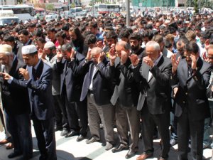 Maden işçileri için gıyabi cenaze namazı kılındı
