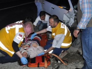 Konya'da üç aracın karıştığı kazada 2 kişi yaralandı