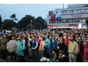 Samsunlular Maçı Dev Ekrandan İzledi