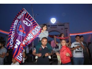 Mersin İdmanyurdu’nun Süper Lige Çıkması Taraftarları Sokağa Döktü