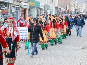 Akşehir’de halk oyunları rüzgârı esti