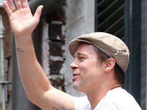 Brad Pitt’in kolunda Mevlana’nın sözü