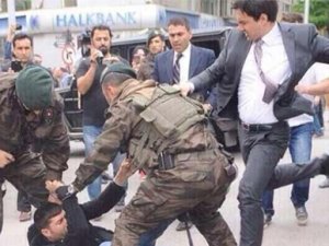Müşavir tekme attığı ayağı yüzünden rapor almış