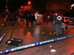 Pompalı tüfekle rastgele ateş açıp 3 kişi yaraladılar