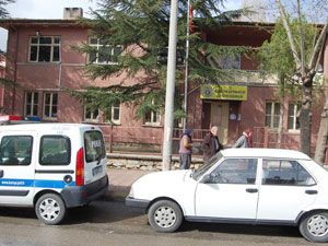 Seydişehir’de çerez ve sigara çaldılar