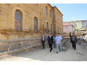 Tarihi Yozgat Lisesi'nde Çalışmalar Devam Ediyor
