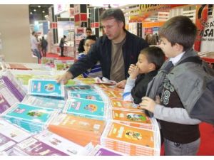 Diyarbakır Kitap Fuarı'nda Tatil Kitaplarına Büyük İlgi