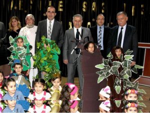 Öğrenciler "Çat Kapı Tiyatro" oyununu sergiledi