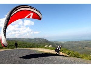 Fadıllı Yamaç Paraşütçülerin Akınına Uğradı