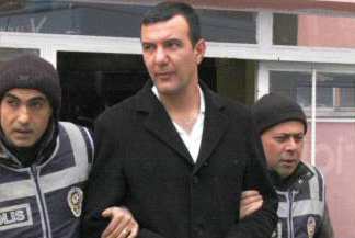 Annesinin boğazını keserek öldüren sanığa "tahrik indirimi"