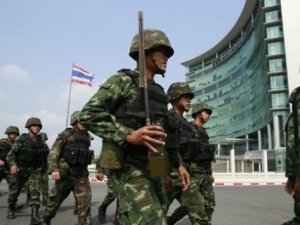 Tayland'da ordu yönetime el koydu