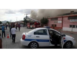 Kayseri’de Mobilya Atölyesi Yandı