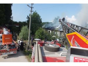 Cuma Okumasındayken Evleri Yandı