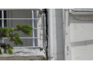 Silivri'de Bazı Binalarda Çatlaklar Oluştu