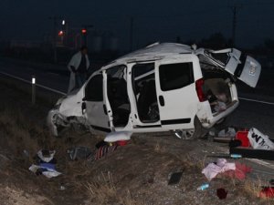 Takla atan kamyonette üç kişi yaralandı