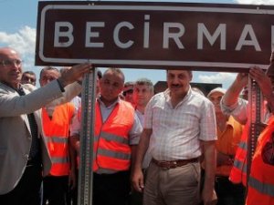 Köyün Kürtçe isim tabelasını Bakan Şimşek taktı