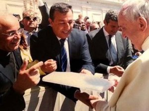 Kürtlerden Papa'ya mektup: Çarmıha gerilen İsa gibiyiz