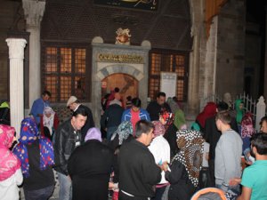 Mevlana Müzesi'nde kandil coşkusu