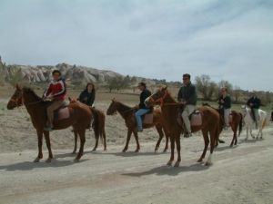 Kapadokya’yı At Sırtında Keşfediyorlar
