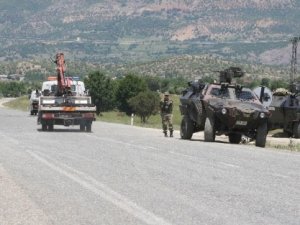 PKK yandaşları Diyarbakı-Bingöl yolunu ulaşıma kapattı