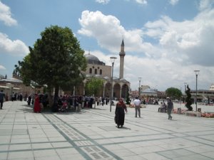 Beton meydan tepki toplamaya devam ediyor