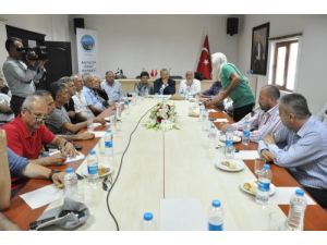 Antalyasporlu Eski Futbolcular Ve Yöneticiler: Düşene Bir Tekme Daha Vurulmamalı