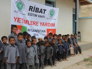 Afgan yetimlerine yardım