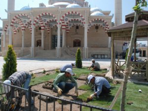 Ahmet Kolat Camii dualarla ibadete açıldı